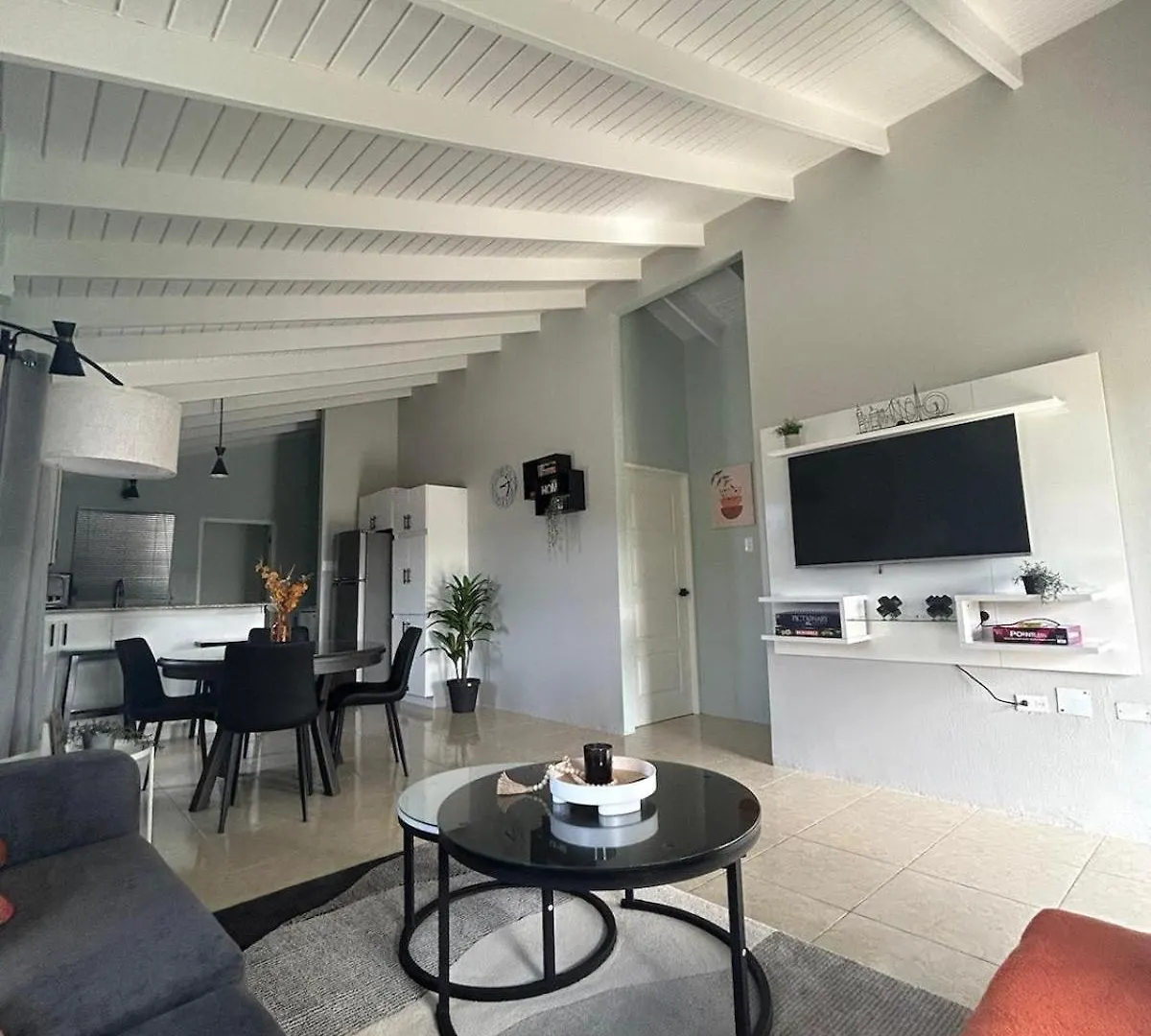 別荘 Modern Vacation Home Near Beach ファルマス